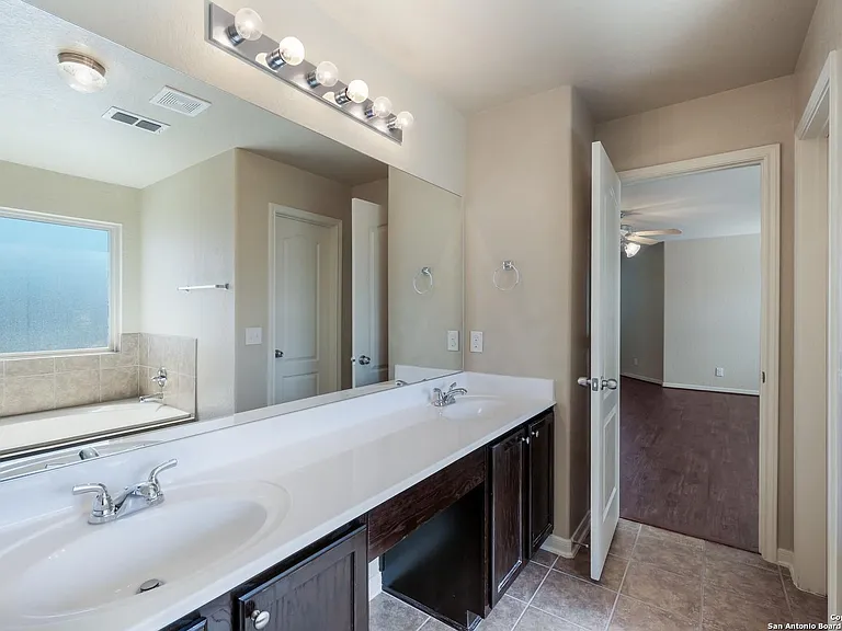 105 Fischer Dr — Photo 12