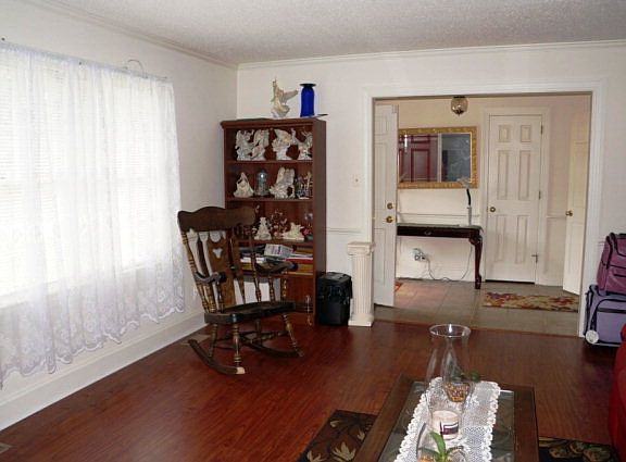 4th image of 2721 Stewart Ln