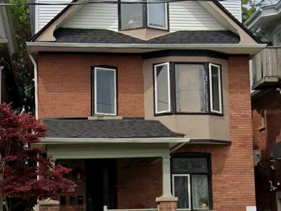 302 Woodbine Ave #1