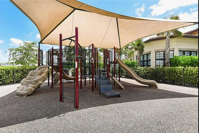 9170 Woodhurst Dr — Photo 17
