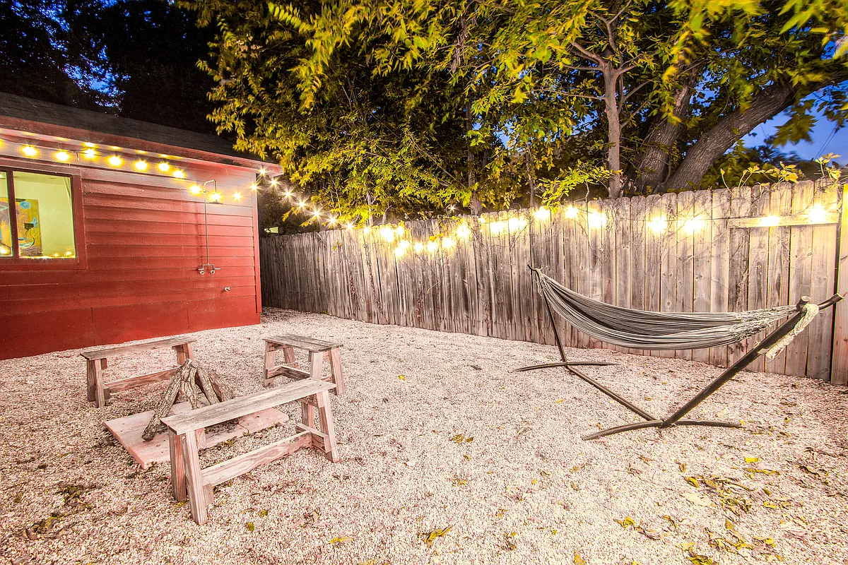 Fire pit and Outdoor shower - 2910 E 2nd St