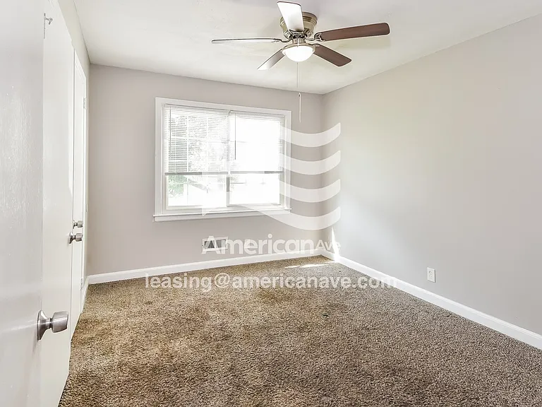 1587_010_wm_-_bedroom_12984368.jpg