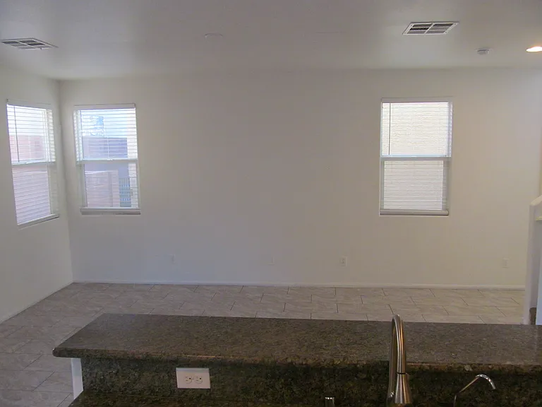 7471 Nicklin St — Photo 10