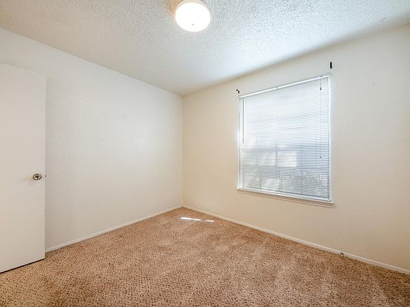 4th image of 1601 Jersey Dr