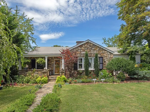 16 Lorraine Ave, Asheville, NC 28804