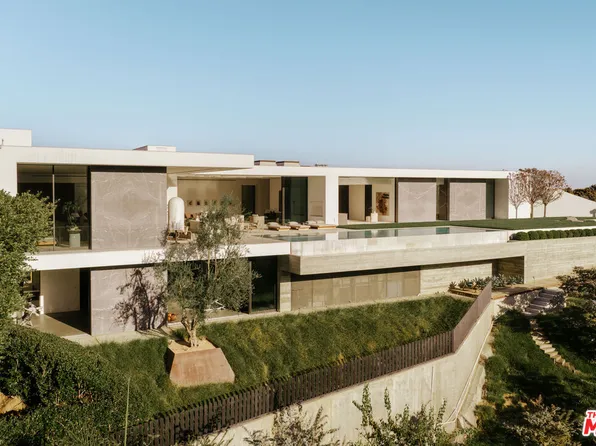 9265 Robin Dr, Los Angeles, CA 90069