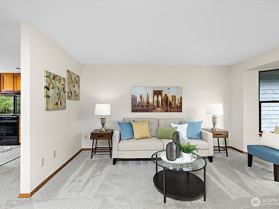 3rd image of 3910 Maple Road