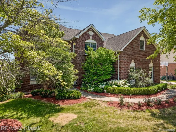 24374 Terra Del Mar Dr, Novi, MI 48374