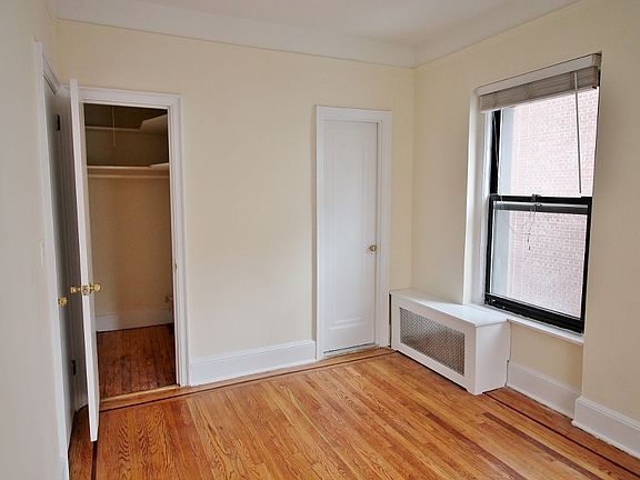 3rd image of 135 E 63rd St APT 5E