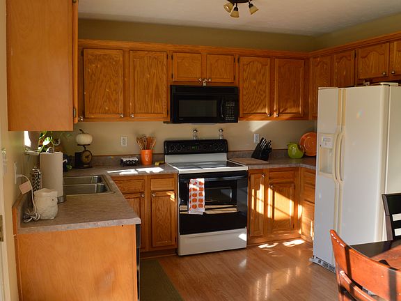5th image of 249 Lakes Edge Dr