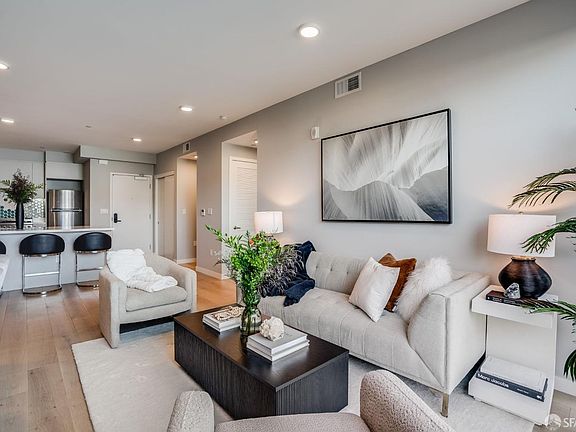 5th image of 1188 Valencia St APT 305