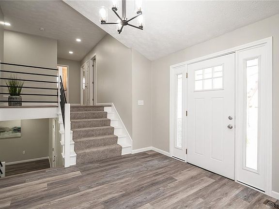 3rd image of 547 Country Club Dr