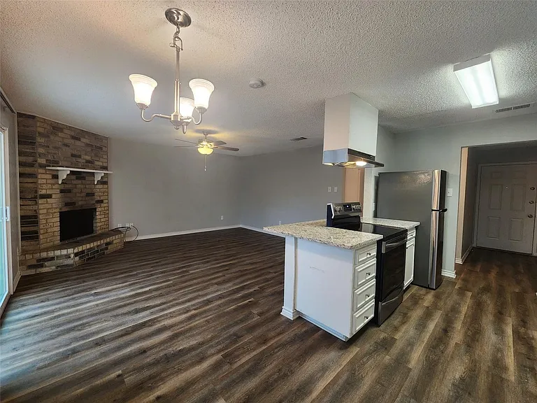 10129 Peppertree Ln — Photo 5