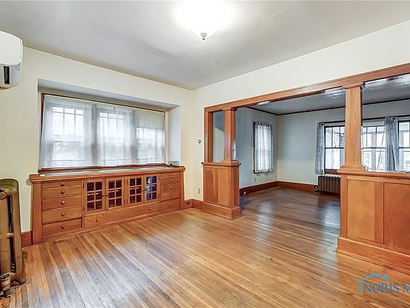 5th image of 221 Pearl St