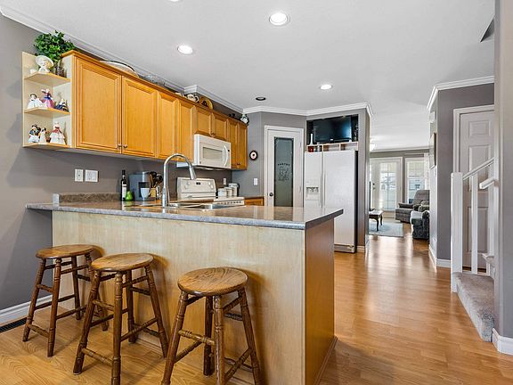 2nd image of 7475 Garnet Dr #20