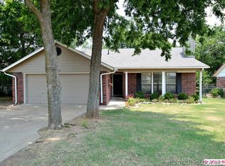 4609 Skylane Dr, Sand Springs, OK 74063
