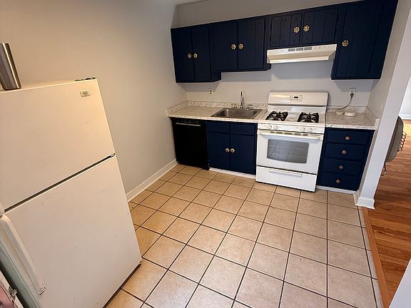 5th image of 407 Fern St APT B