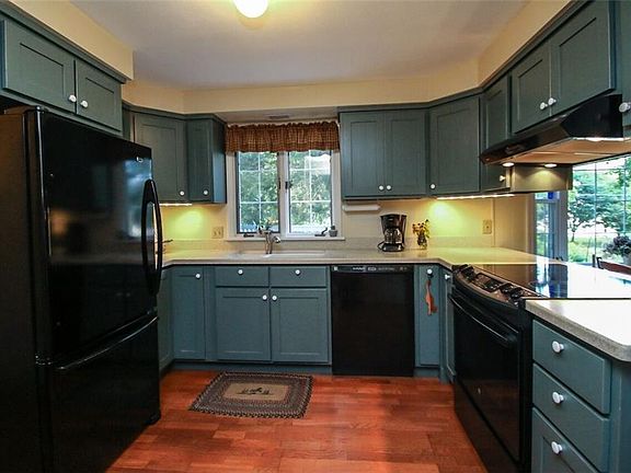 2nd image of 1226 Majestic Way