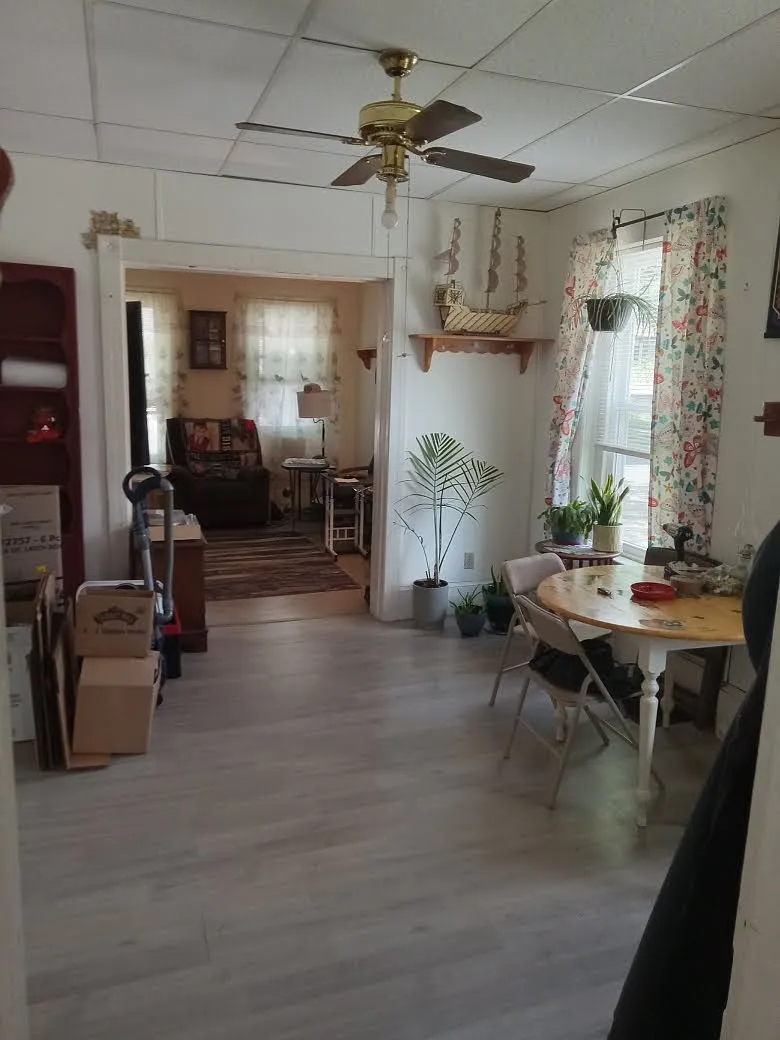 3 bed, 1.5 bath, 2772 sqft, $1,300 — Photo 4