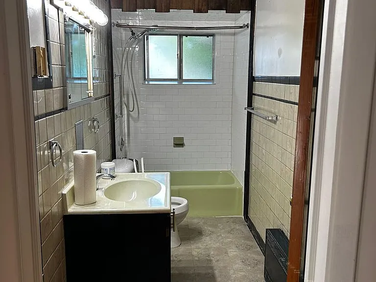 308 N Blakely St — Photo 30