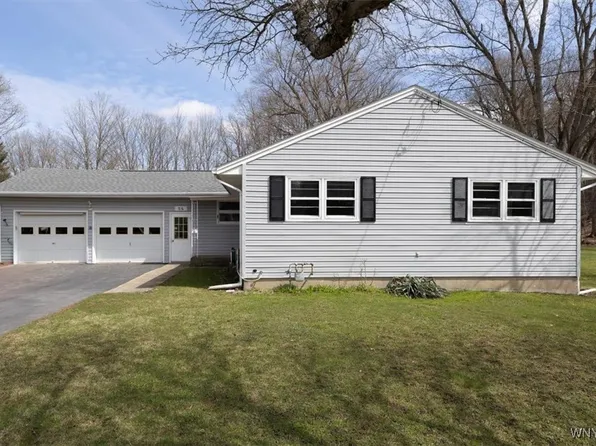 56 Balcom Dr, East Aurora, NY 14052