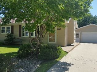 827 Rose Ln, Waterloo, IA 50702
