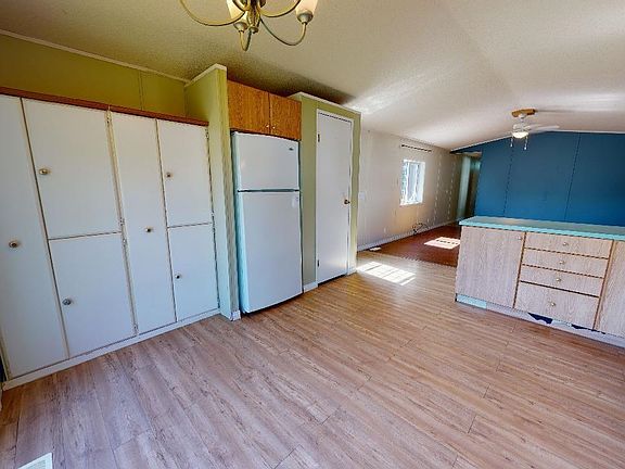 5th image of 10272 98th St