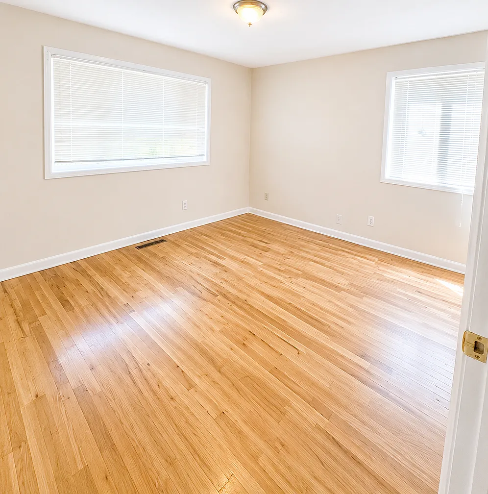 Large 4 Bed, 2 Bath House - 2 Car Garage - Fenced Yard — Photo 3