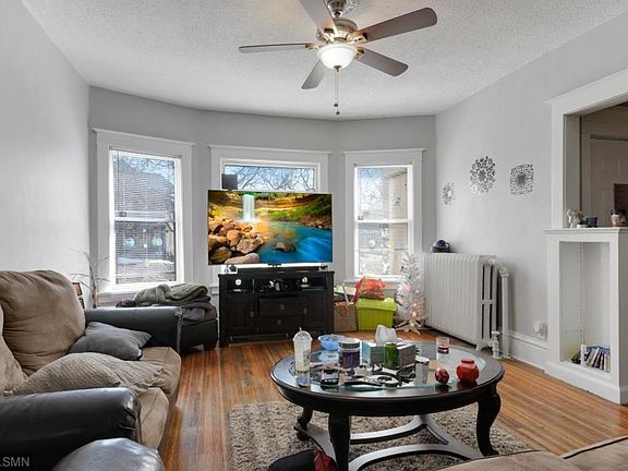 3rd image of 661 Geranium Ave E