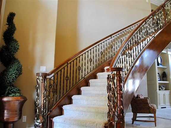 2nd image of 1807 Carolina Way