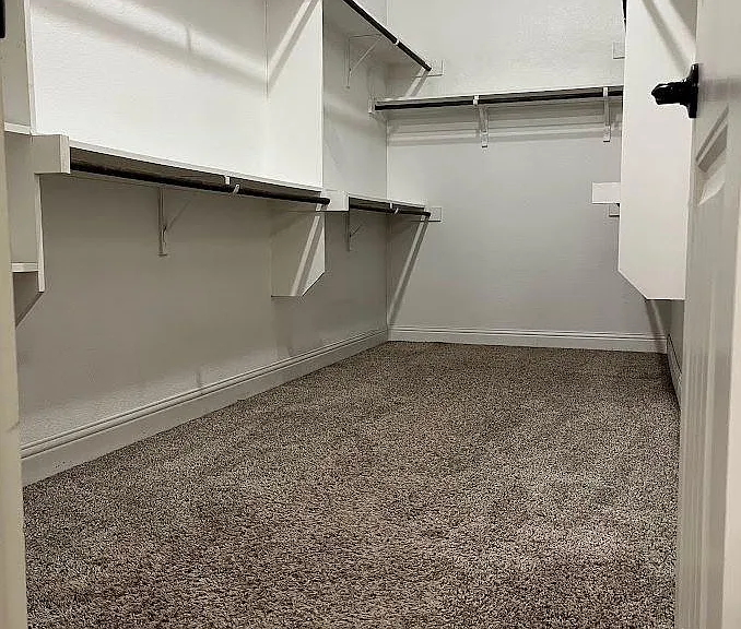604 Darby Ln — Photo 13
