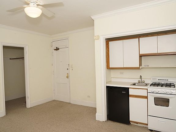 3rd image of 2119 N Sedgwick St APT C2