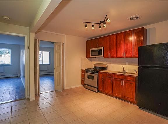 3rd image of 4116 De Reimer Ave
