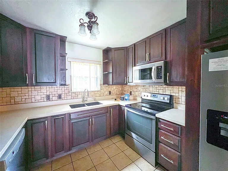 4112 NW 16th Dr — Photo 5
