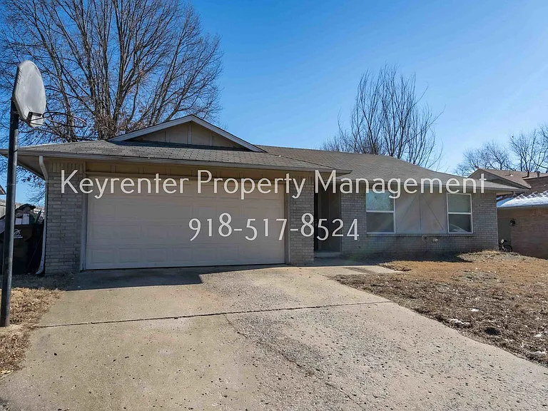 4601 S Cedar Ave — Photo 2