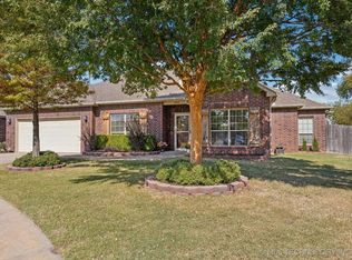 2020 E Queens St, Broken Arrow, OK 74012