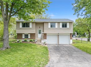 100 Wickham Farm Dr, Englewood, OH 45322