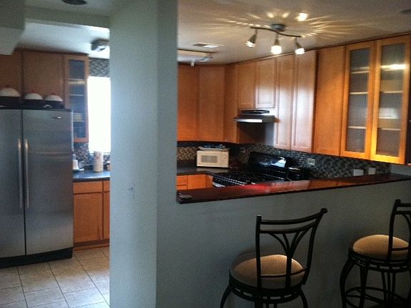 4th image of 7812 Leclaire Ave