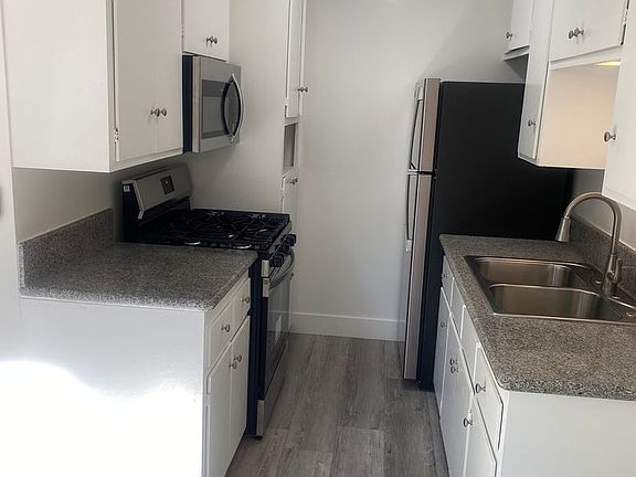 3rd image of 1502 Wellesley Ave #8-105