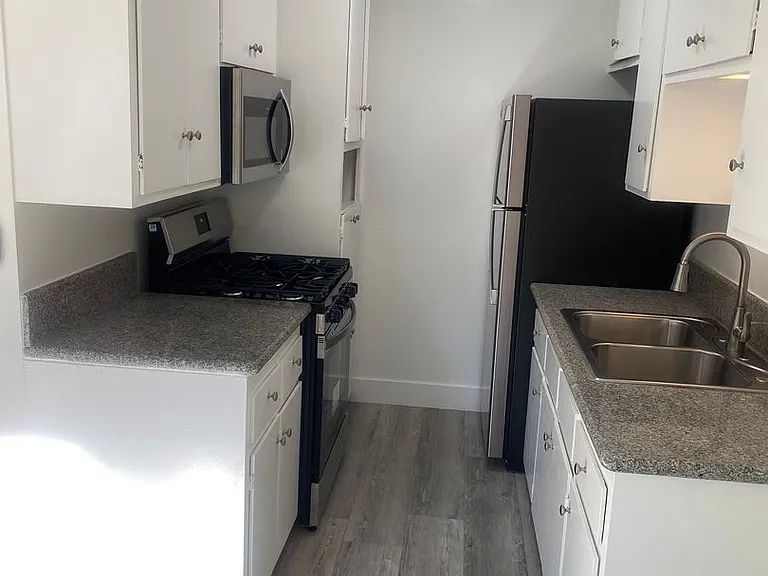 1502 Wellesley Ave — Photo 3