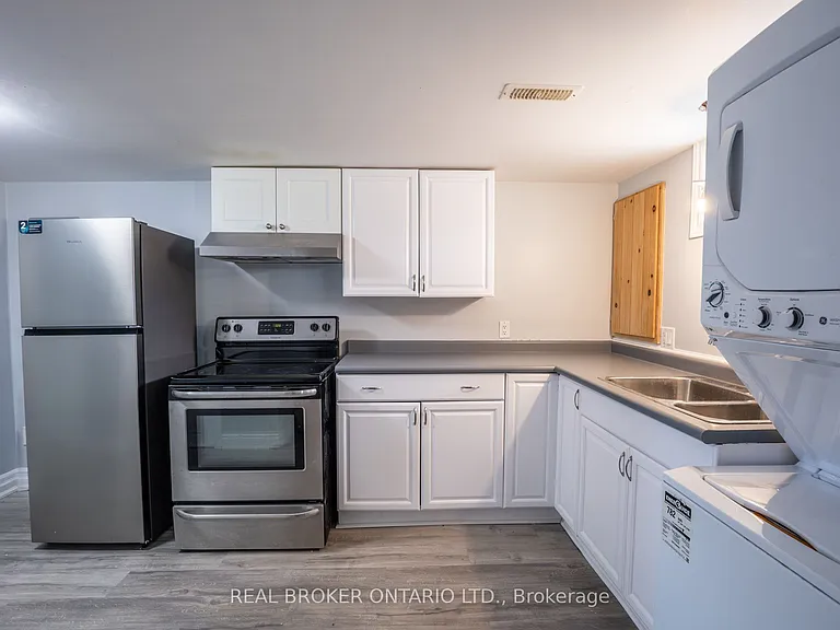 32 Grove St W #3 — Photo 1
