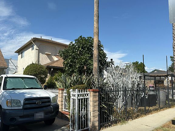 3rd image of 17513 Lorne St