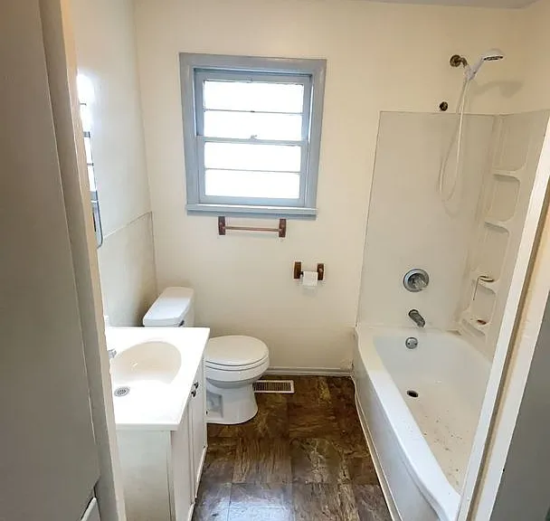 577 NW T St — Photo 16