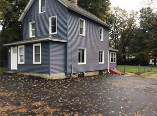 32 Center St, Putnam, CT 06260