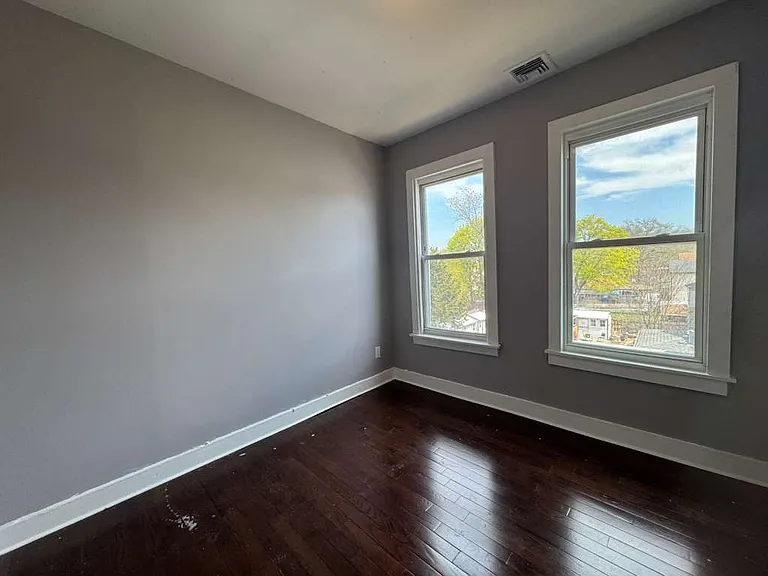 215 Rosette St #3R — Photo 8