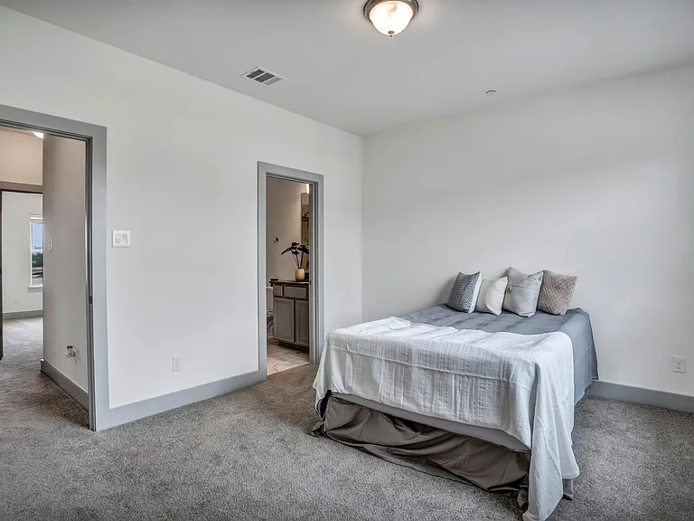 2121 Local Rebel Loop — Photo 15