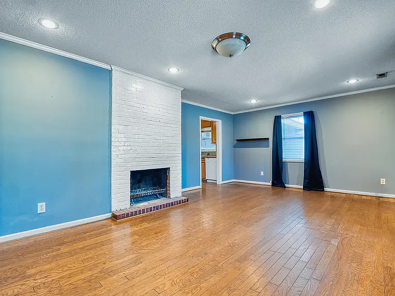 1220 3rd Ave — Photo 5