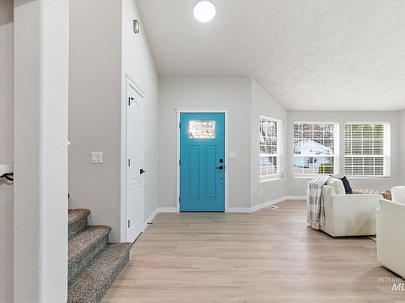 4th image of 3800 E Presidential Dr