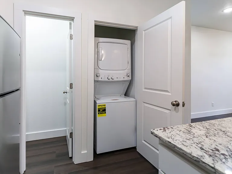 The Lakewood House Apartments — Photo 18