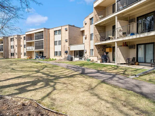 5607 Green Circle Dr APT 310, Minnetonka, MN 55343